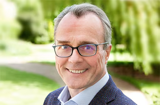 Julian-Birkinshaw-527x347